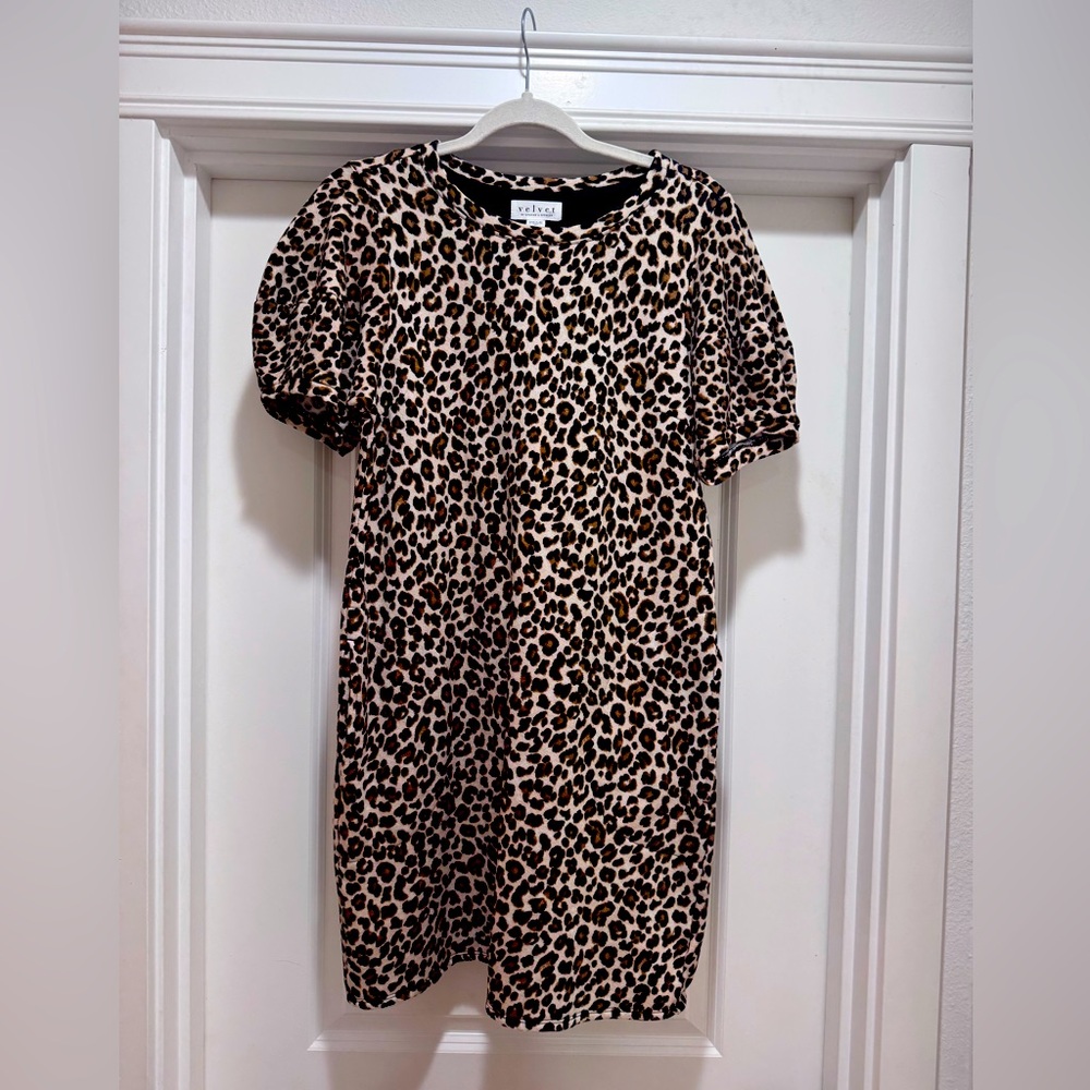 Velvet by Graham & Spencer Leopard Print Short Puff Sleeve Mini Dress.